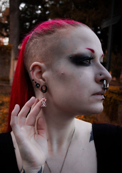 Silbernes umgekehrtes Pentagramm-Ohrring mit Anhänger, SIGIL Edelstahl Ohrringe aus China