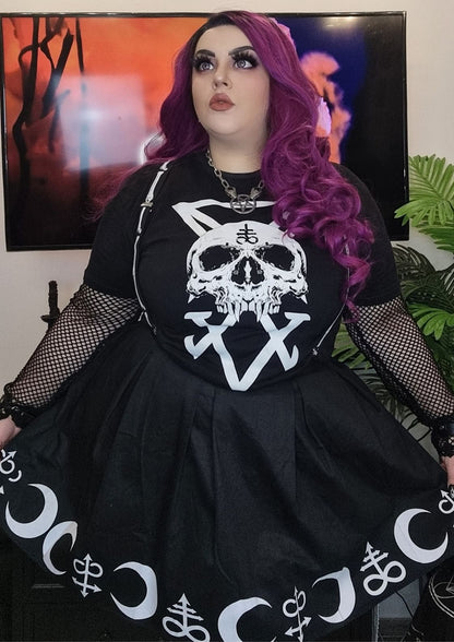 Gothic Sigil Skull Shirt mit schwarzem Totenkopf, Halbmond und Mesh-Ärmeln
