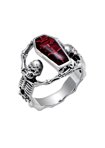 Silberner schädel sarg ring mit rotem stein und skelett design als gothic schmuck