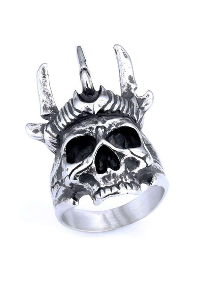 Silberner skull crown ring mit geädertem gesicht und stachelkronen im goth und dark fashion stil
