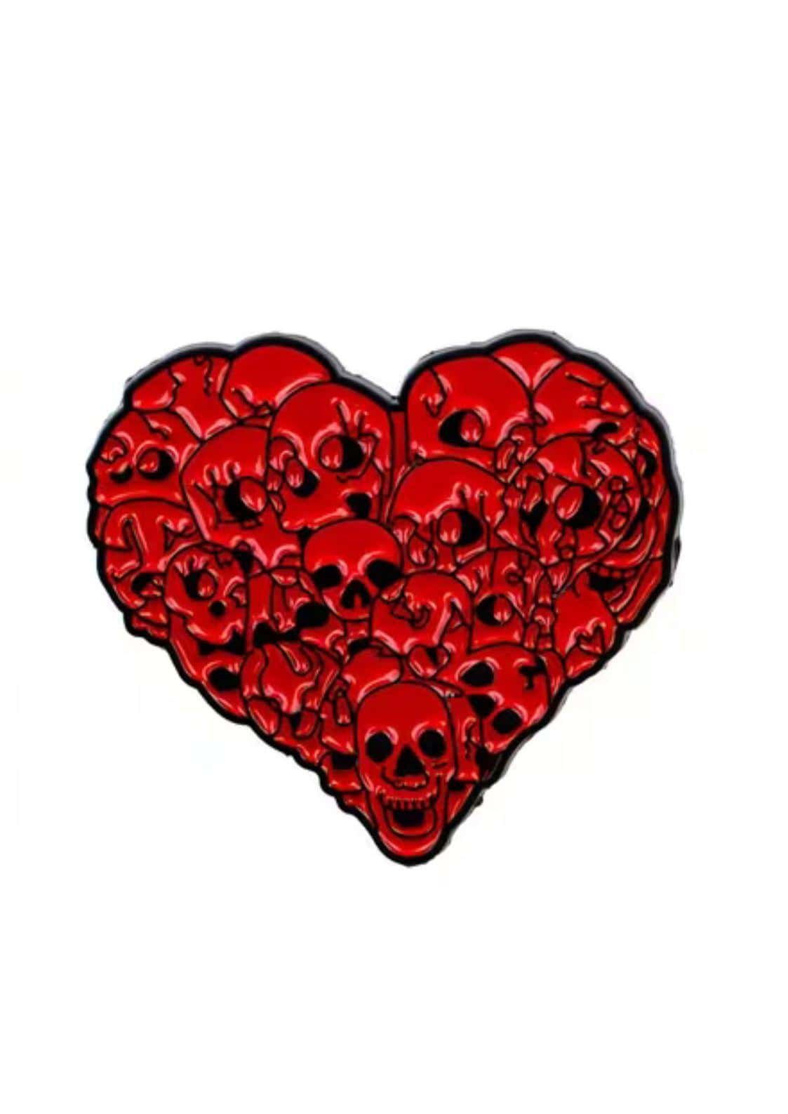 Glänzender roter emaille-pin in herzform mit überlappenden schwarzen schädelmotiven ideal für gothic kleidung