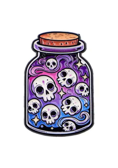 Bunte hochwertige pin skull jar zeigt glas mit kork gefüllt mit weißen und lila cartoon schädeln und kompromisslose dark fashion
