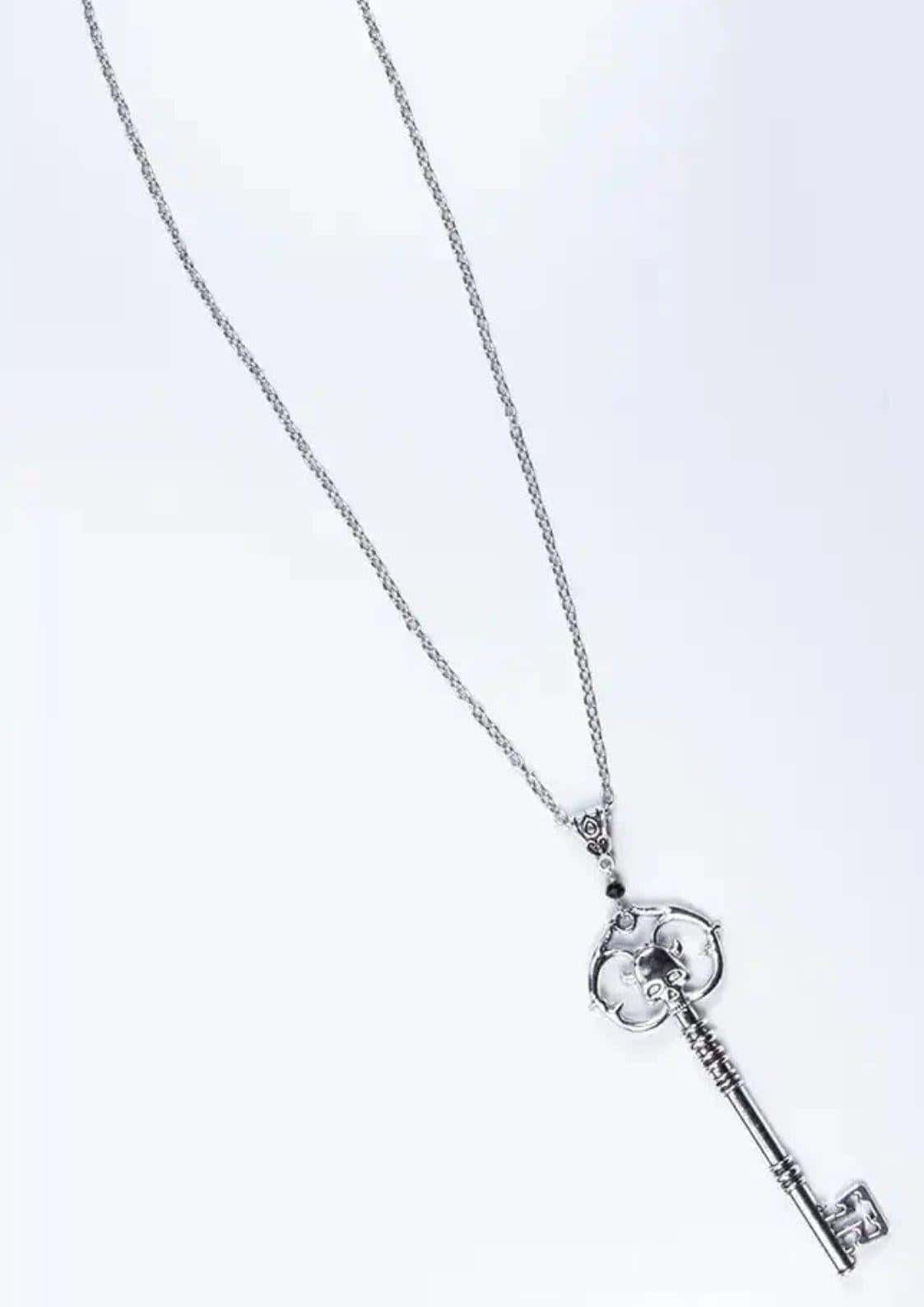 Silberne skull key halskette mit floralen details und feiner ketten aus edelstahl für owl skull pendant fans
