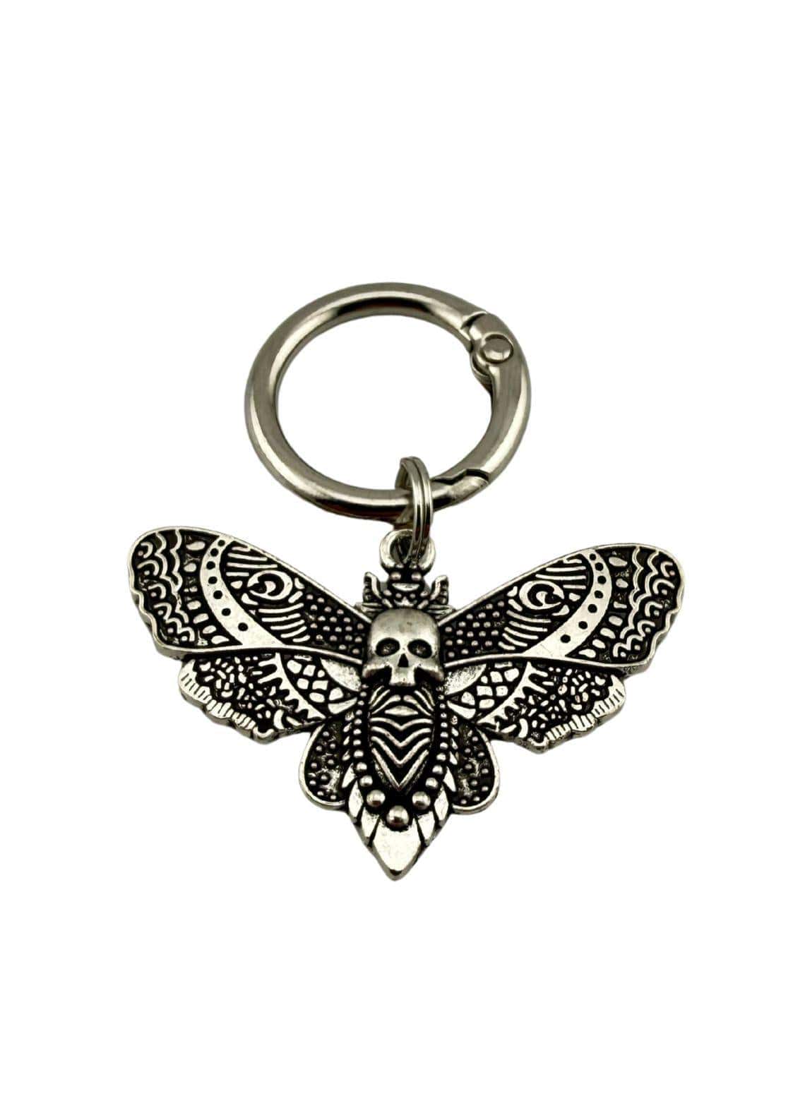 Silberner skull moth schlüsselanhänger aus robustem edelstahl mit schwarzer detailing und schädel-motiv