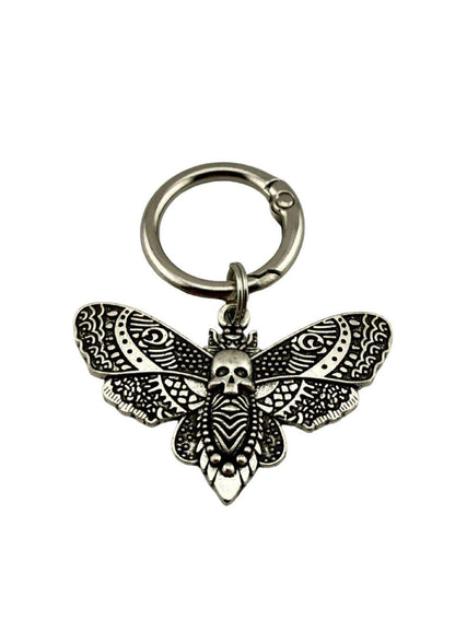 Silberner skull moth schlüsselanhänger aus robustem edelstahl mit schwarzer detailing und schädel-motiv