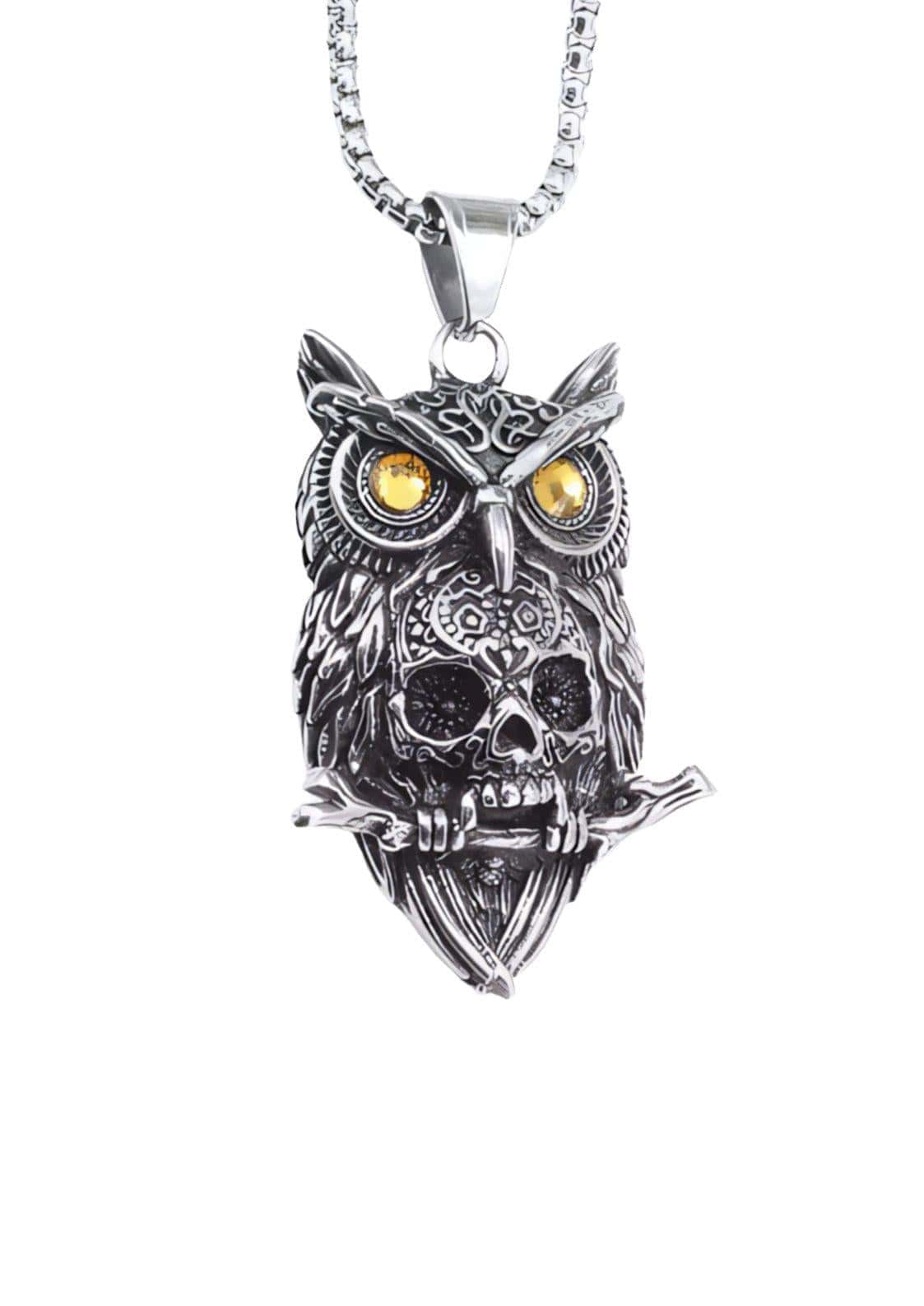Silberne skull owl halskette mit gelben edelsteinaugen und filigranen details an einer boxkette