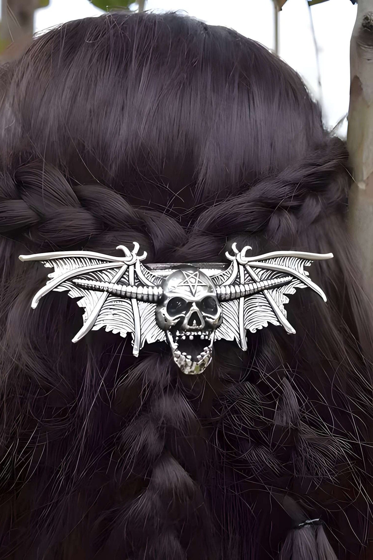 Silberne Gothic-Schädel-Pentagramm Haarklammer mit Fledermausflügeln