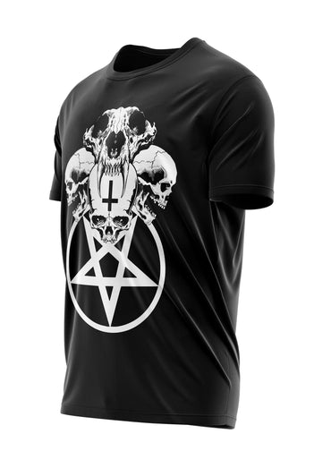 Schwarzes T-Shirt mit Totenkopf- und Pentagramm-Design, mit einem Kreuz in der Mitte.