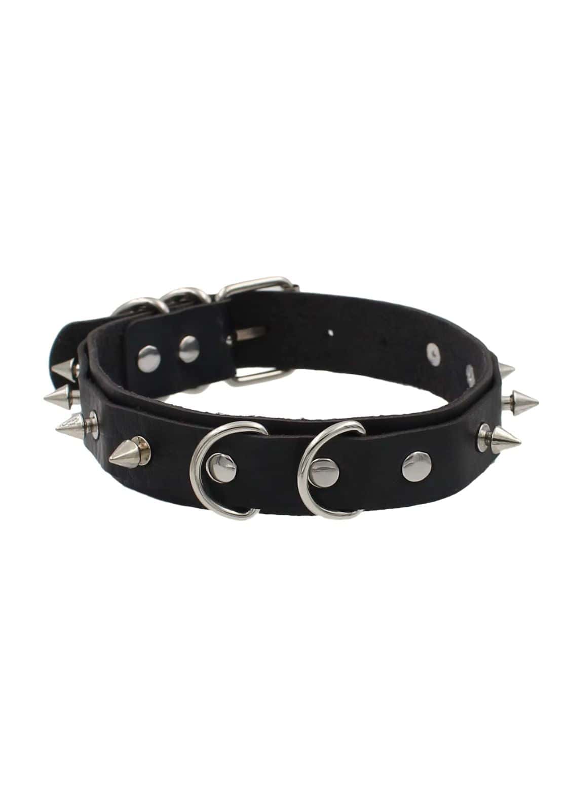 Schwarzes, stachelbesetztes Lederhalsband mit silberner Beschlägen und Doppelfring.