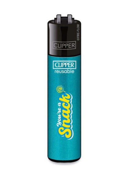 Tealfarbenes wiederbefüllbares clipper feuerzeug snack ffx love language mit gelber schrift gothic horror dark fashion style
