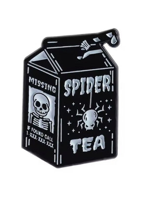 Schwarz-weißes Spinnen-Teekarton-Pin mit Skelett-Design.