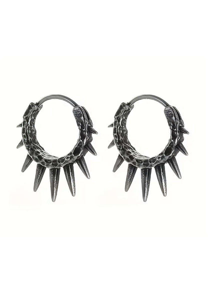 Dark silver spiked dragon hoop earrings in gunmetal optik with textured scales and pointed teeth gothic stil spike ohrringe