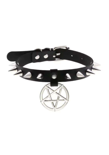 Schwarzer faux leder spike slave choker mit silbernen spikes und hängendem pentagramm anhänger