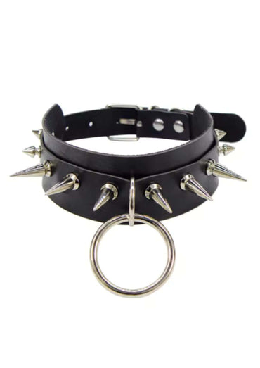 Schwarzes spike slave choker mit silberner hardware und ring aus leder für gothic und horror looks