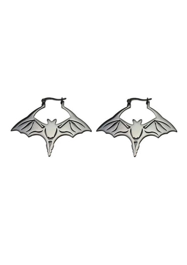 Silberne bat black ohrringe in fledermausform mit detaillierten flügelmustern aus metall