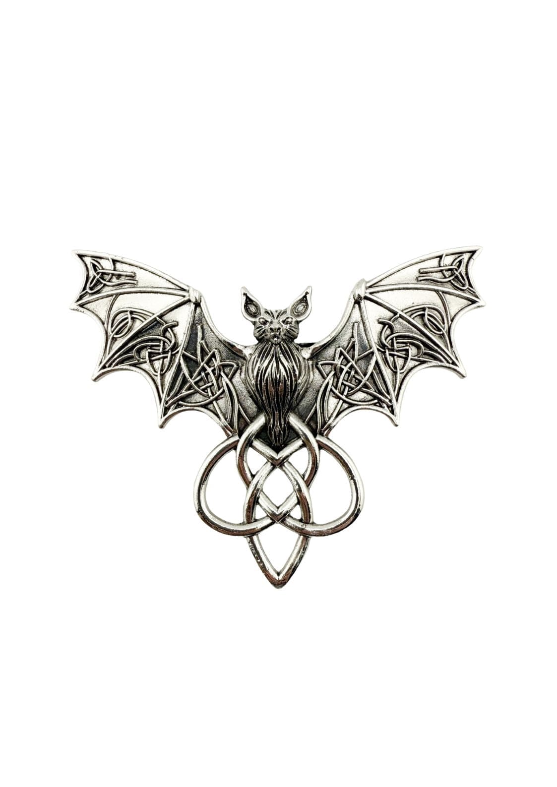 Silberne Fledermausbrosche mit aufwendigem keltischen Knotendesign und Flügeln.