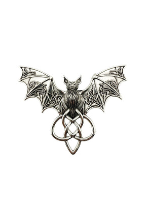 Silberne Fledermausbrosche mit aufwendigem keltischen Knotendesign und Flügeln.