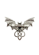 Silberne Fledermausbrosche mit aufwendigen Details und einem Pentagramm-Design am unteren Rand.