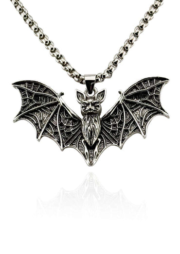 Silberne the bat halskette mit kunstvollem flügeldetail und bartgesicht im gotischen horror stil