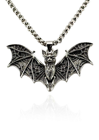 Silberne the bat halskette mit kunstvollem flügeldetail und bartgesicht im gotischen horror stil