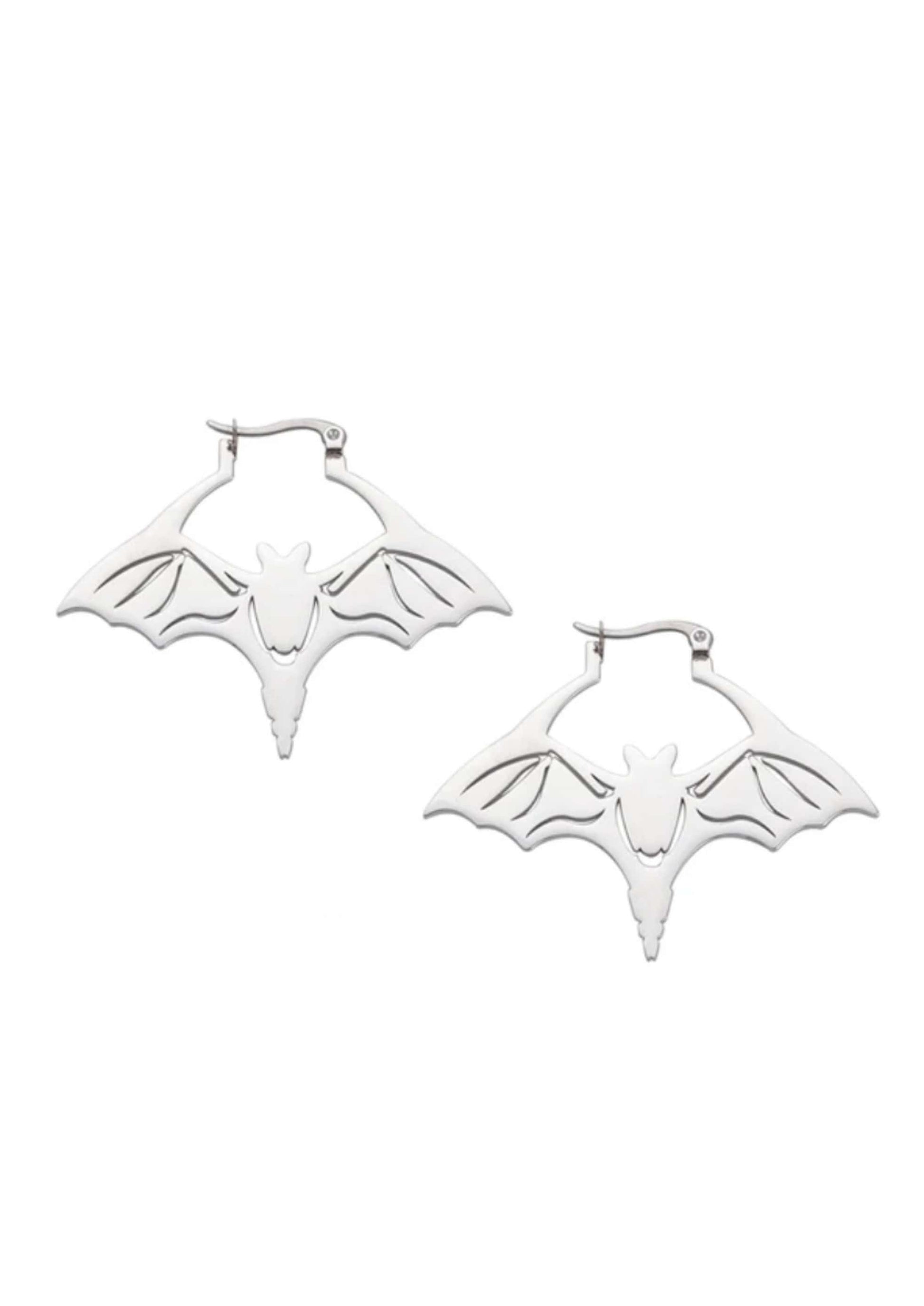 Silberne ohrringe the bat in fledermausform mit filigraner flügelform und glänzendem metallischen finish im gothic horror stil