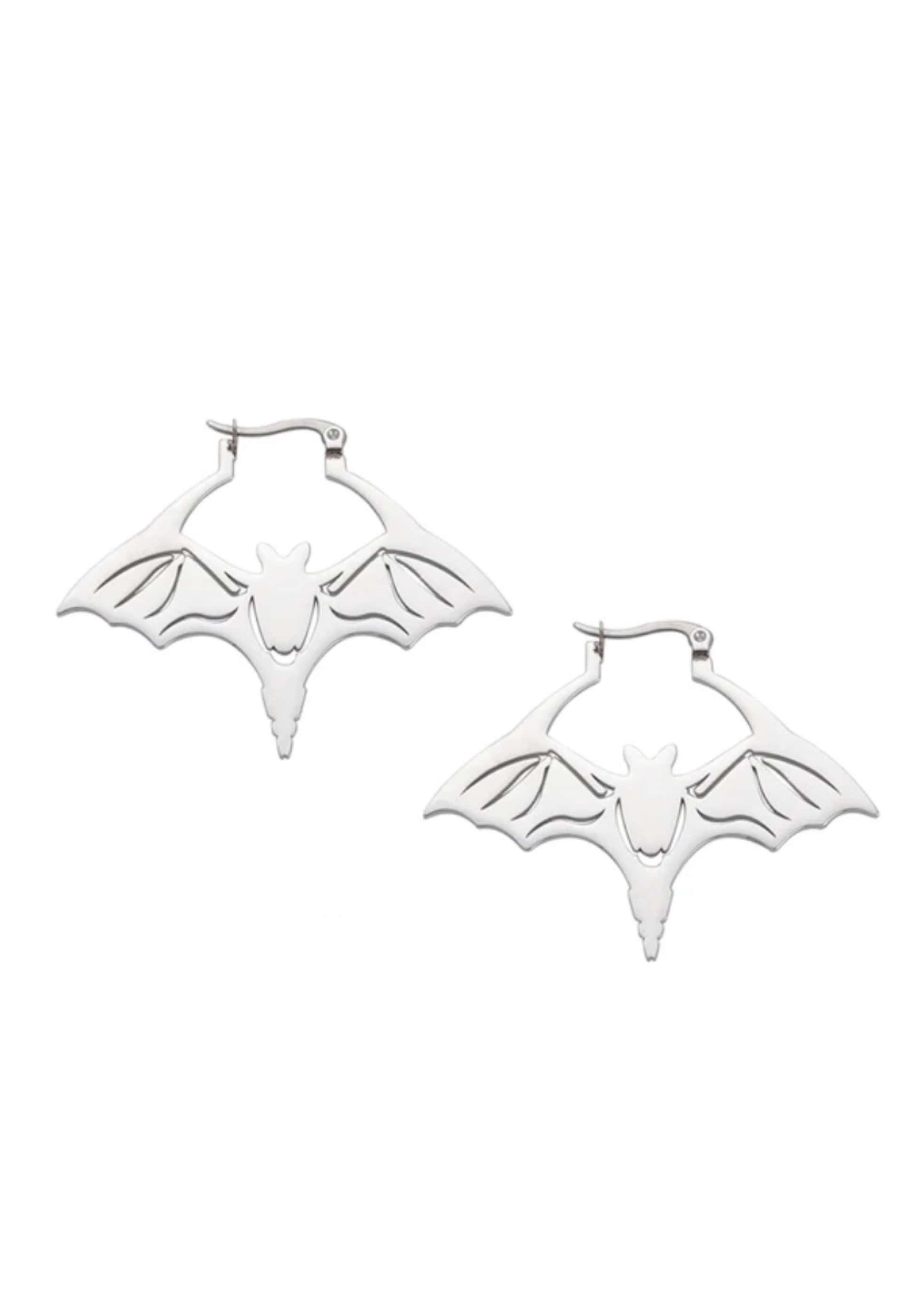 Silberne ohrringe the bat in fledermausform mit filigraner flügelform und glänzendem metallischen finish im gothic horror stil
