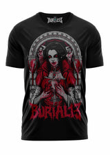 Schwarzes T-Shirt mit rot-weißem Grafikdesign, das eine gotische Figur mit Kelchen zeigt.