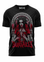 Schwarzes T-Shirt mit rot-weißem Grafikdesign, das eine gotische Figur mit Kelchen zeigt.