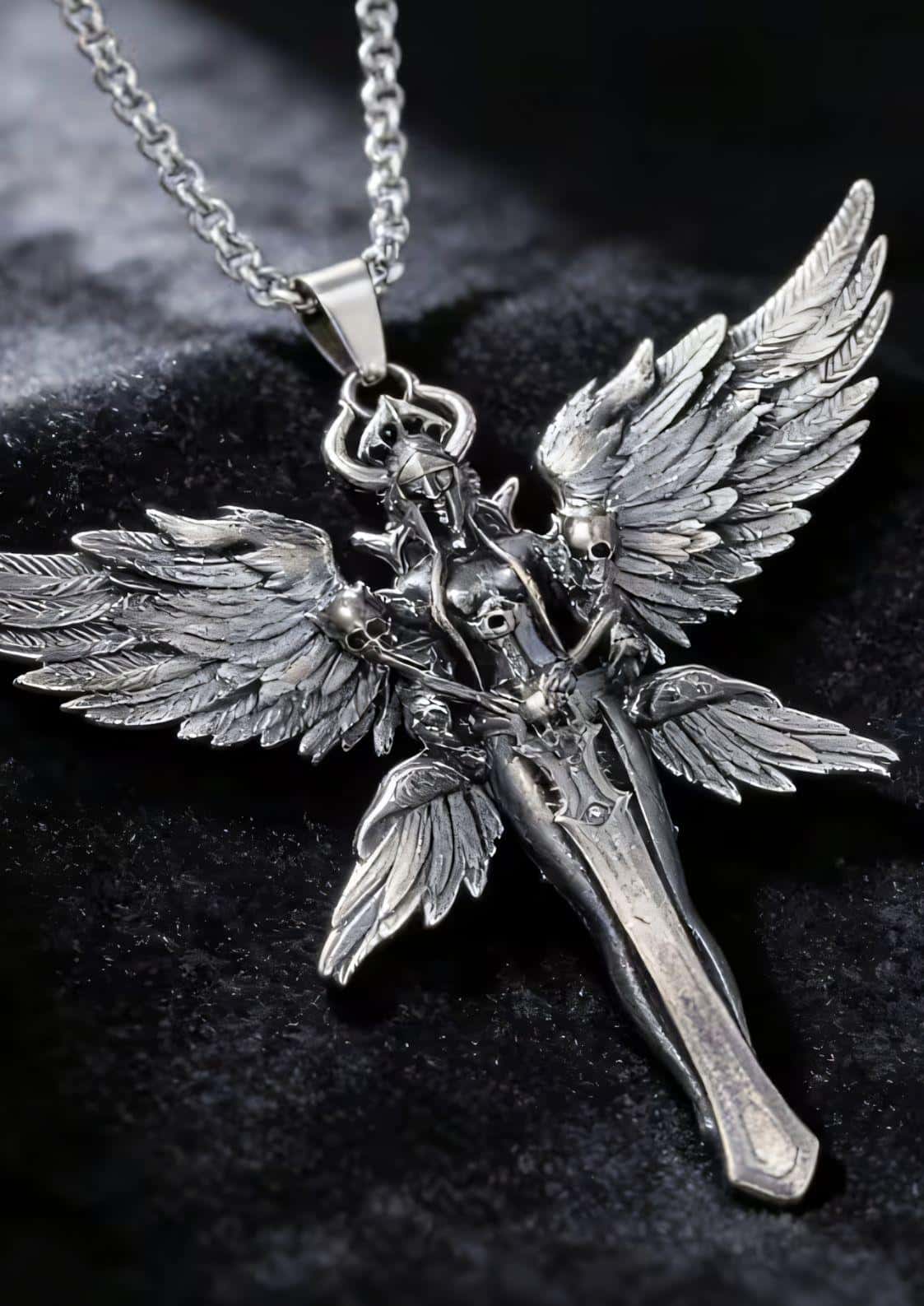 Silberne demon of death halskette mit engelsflügel-anhaenger und schwertdesign an passender kette