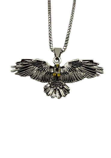 Silberner adleranhänger mit detaillierten federn und metallischer oberfläche für the flying one edelstahl kettenlänge