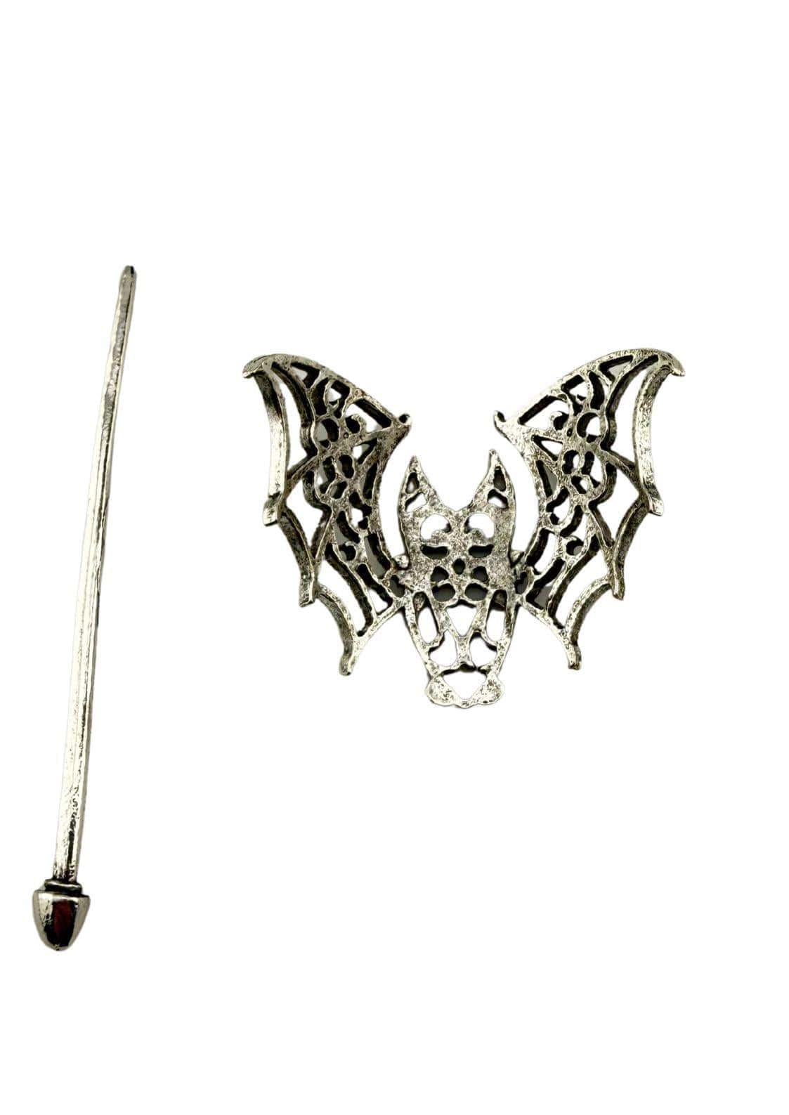 Silberne filigrane fledermausbrosche mit detaillierten spitzenflügeln für gothic haarnadel und dunkle ästhetik