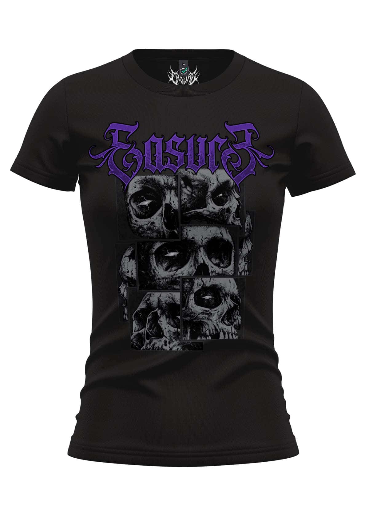 Enges T-Shirt für schwarze Frauen mit einem Grafikdruck von Totenköpfen in Graustufen, darüber das Wort ’eosure‘ in lila gotischer Schrift.