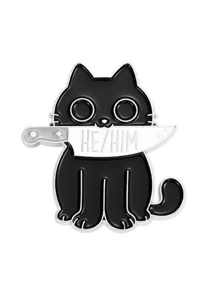 Schwarzer Katzenmesser-Pin mit he/him-Text
