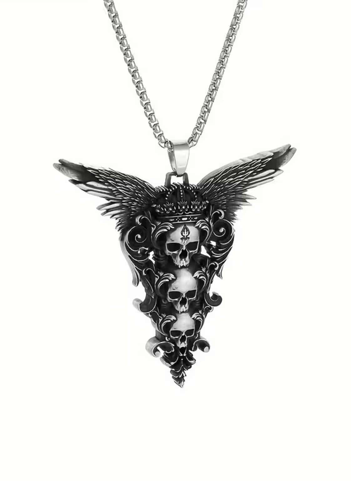 Silberne tree skull halskette mit drei gestapelten schädeln und ornamentalen details aus edelstahl als dunkles symbol schmuck