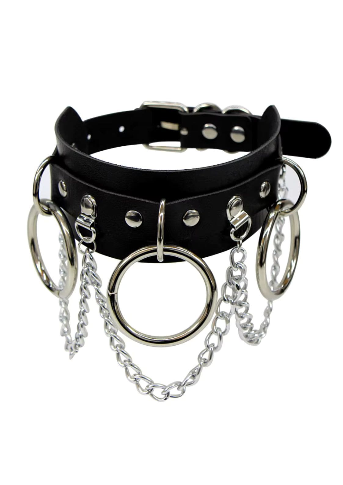 Schwarzes Lederhalsband mit silbernen Ringen und Ketten.