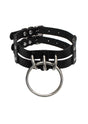 Schwarzes Lederhalsband mit Metallring und Nieten, inspiriert von der BDSM-Kultur.