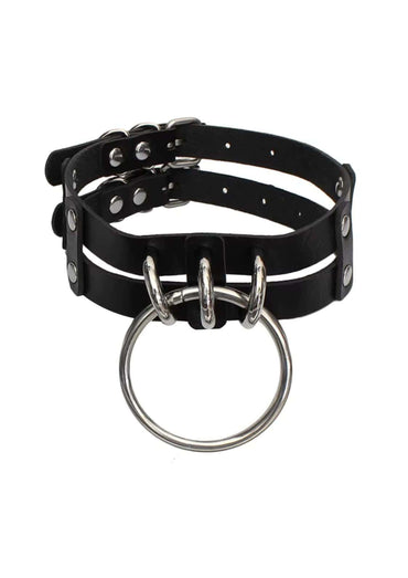 Schwarzes lederhalsband triple o ring mit metallringen und nieten im gothic bdsm horror stil