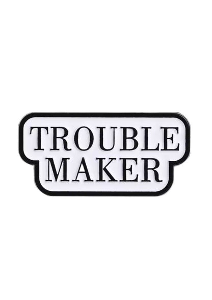 Schwarz-weißes ’Unruhestifter’-Emaille-Anstecker