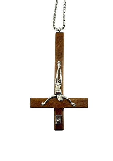 Eine holz halskette ultimate antichrist lichtbraun mit silbernem kreuz und kette artikel erklären