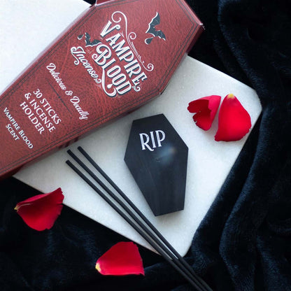 Schwarzer sargförmiger räucherstäbchenhalter mit rip gravur für vampire blood räucherstäbchen