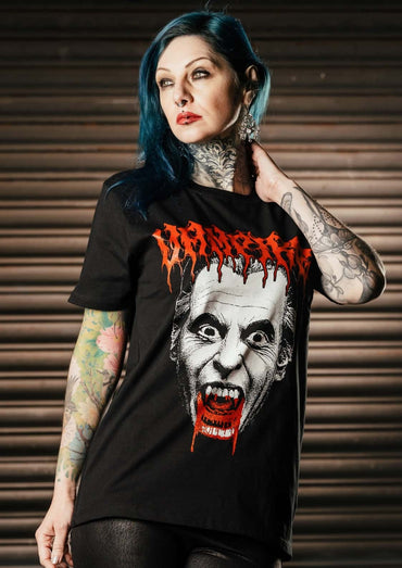 Schwarzes gothic t-shirt vampire white mit grafik eines schreienden gesichts, roten tropfen und orangefarbenem wreckage-text