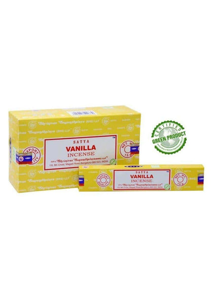 Gelbe rechteckige box satya vanilla räucherstäbchen mit rotem etikett und grünem zertifiziertes produkt siegel gothic kleidung
