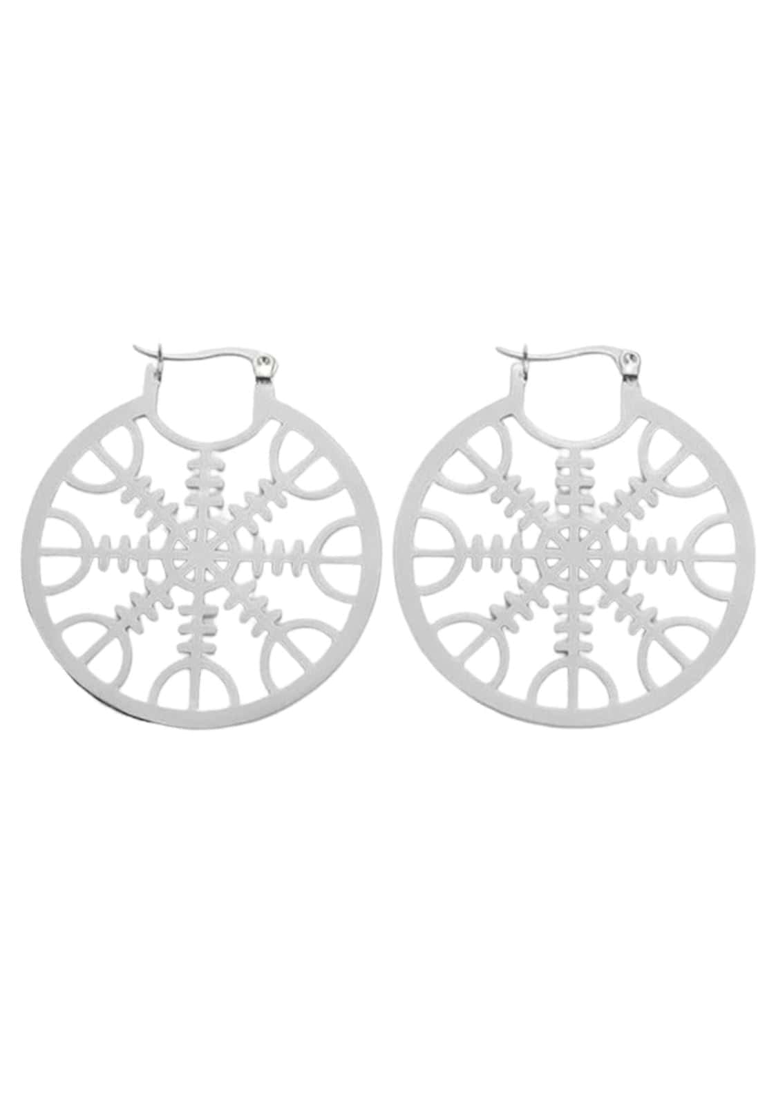 Ein Paar silberne Vegvisir-Ohrringe.