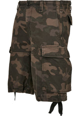 Tarnfarbene Cargo-Shorts.