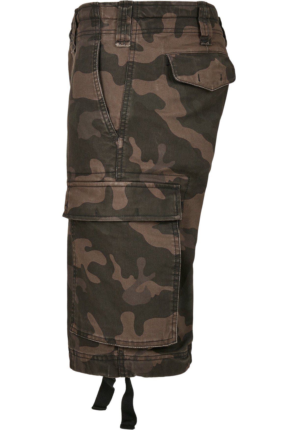 Tarnfarbene Cargo-Shorts.
