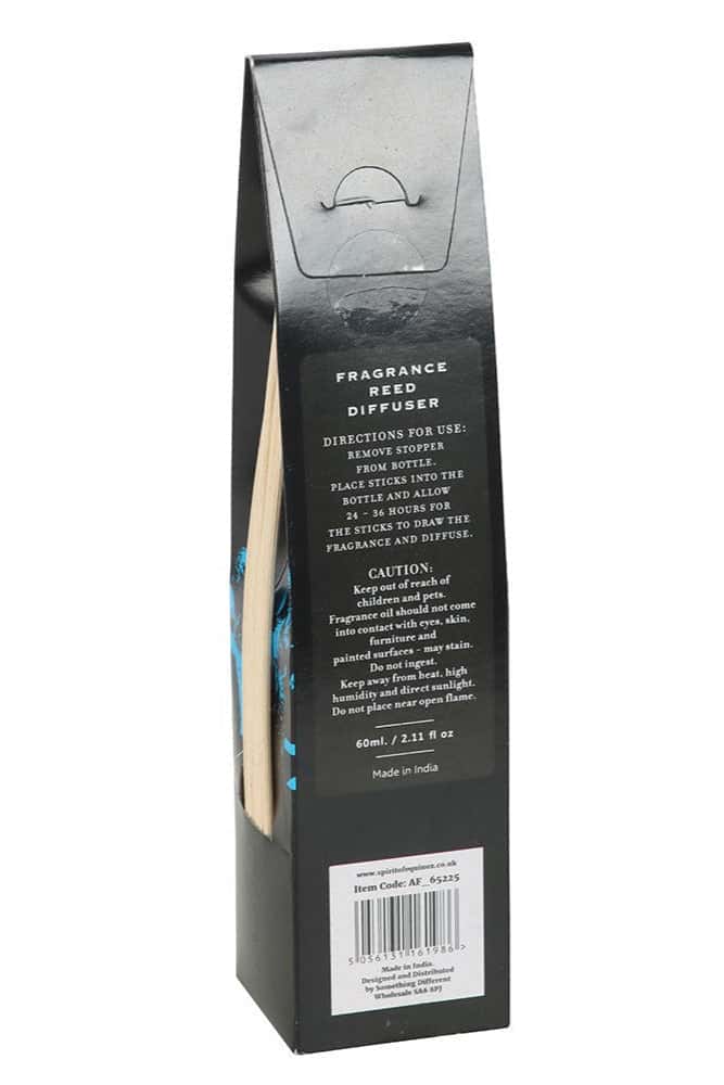 Schwarze rechteckige verpackung für walking dead reed diffuser mit weißem text und sichtfenster für holzstäbchen