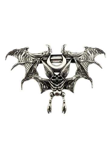 Silberfarbene metall haarklammer weird bat mit detailliertem schädel und ausgestreckten flügeln bat haarklammer design