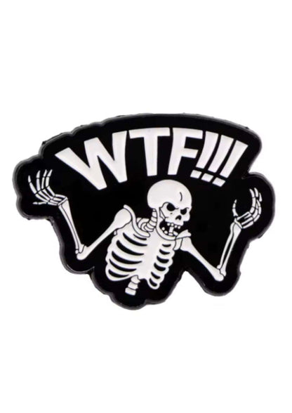 Schwarzer und weißer skelett patch pin in gothic horror stil für outfit und accessoires