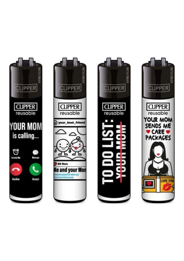 Vier schwarz-weiße clipper feuerzeuge mit comic designs und humorvollen your mom sprüchen, wiederbefüllbar